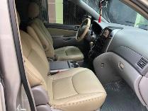 Bán Toyota Sienna LE 2009 nhập mỹ Bạc biển số thành phố