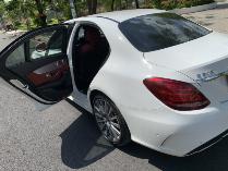 Bán chiếc mercedes C300 AMG 2018 màu trắng bản số tự động 9 cấp