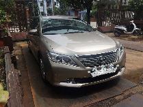 Nhà mình cần bán xe Toyota Camry 2.5Q đời 2013 số tự động màu vàng cát