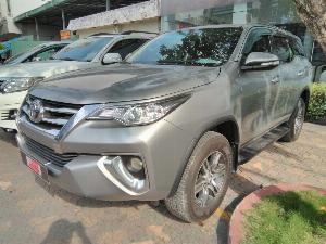 Bán Fortuner máy dầu, số sàn, màu bạc đời 2017. Giảm ngay XX cho khách thiện chí alo xem xe