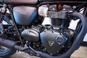 Cần Bán Triumph Boneville T100 2018 Màu Đen .