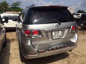 Fortuner 2015, MT, máy dầu, màu bạc, ghế da, cam lùi, DVD, giao dịch hãng