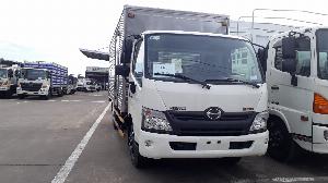 Giá xe tải Hino 5 tấn thùng kín - Mua xe tặng ngay 100 Lít dầu