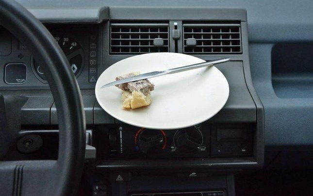 Ăn khi lái xe