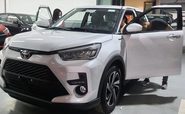 Loạt xe Toyota rục rịch tăng giá hàng chục triệu đồng tại Việt Nam, dân tình hoang mang tính 'quay xe', bỏ cọc