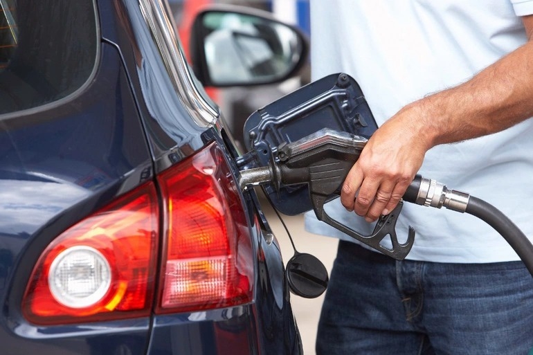 Liên tục sử dụng ô tô trong tình trạng sắp hết xăng sẽ không có lợi cho xe.