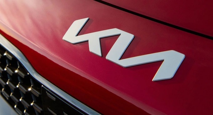 Logo mới của Kia viết liền các chữ cái, thay vì viết rời (Ảnh: Kia).