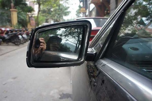Cách bảo vệ gương xe ô tô để không bị bẻ hoặc bị trộm