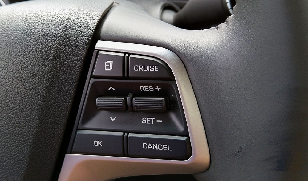 Hệ thống kiểm soát hành trình giờ có thể dễ dàng được tìm thấy trên các xe ô tô từ phổ thông cho đến hạng sang.