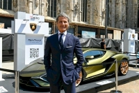 Thiên hạ ùn ùn mua siêu xe Lamborghini trong dịch bệnh