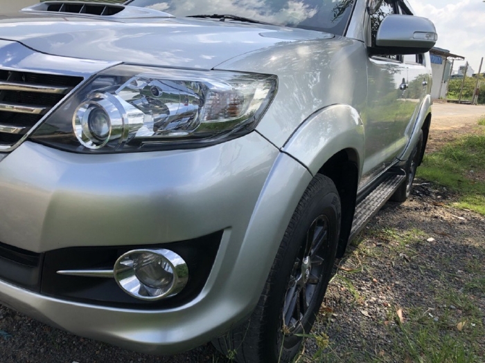 Tôi cần bán Toyota Fortuner 2016 dk 2017, số sàn, máy dầu, màu bạc