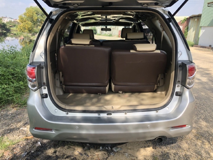 Tôi cần bán Toyota Fortuner 2016 dk 2017, số sàn, máy dầu, màu bạc