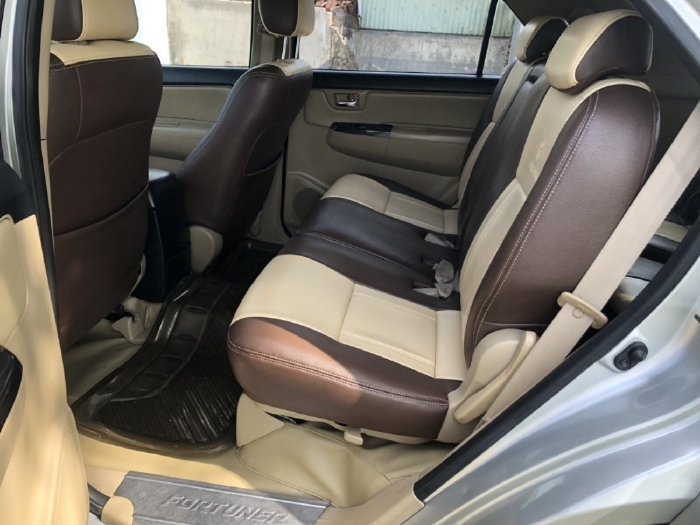 Tôi cần bán Toyota Fortuner 2016 dk 2017, số sàn, máy dầu, màu bạc