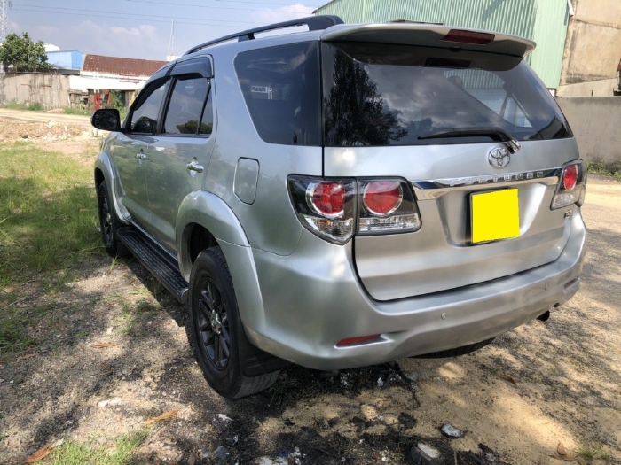 Tôi cần bán Toyota Fortuner 2016 dk 2017, số sàn, máy dầu, màu bạc