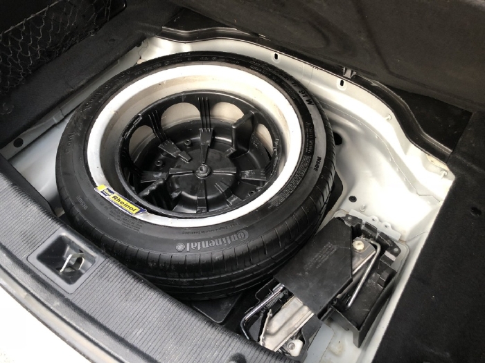 Nhà cần bán Mercedes C200 2012, số tự động, màu trắng