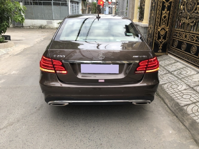 Nhà cần bán E250 AMG 2015 đk 2016, màu Xám hộc nhãn