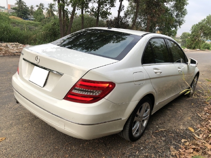 Nhà cần bán Mercedes C200 2012, số tự động, màu trắng