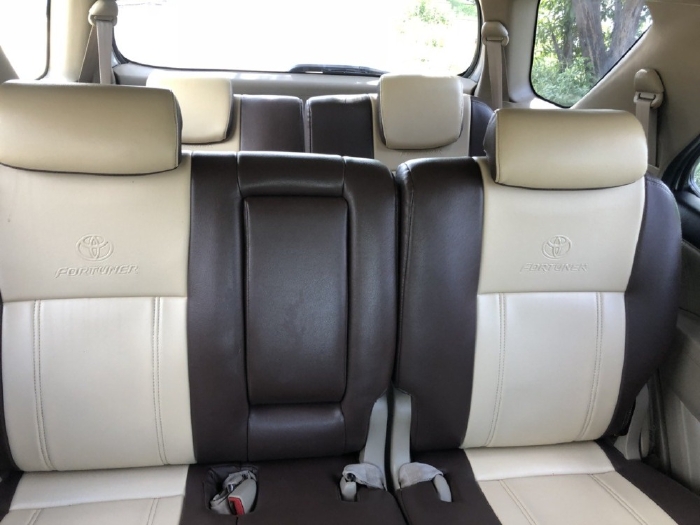 Tôi cần bán Toyota Fortuner 2016 dk 2017, số sàn, máy dầu, màu bạc