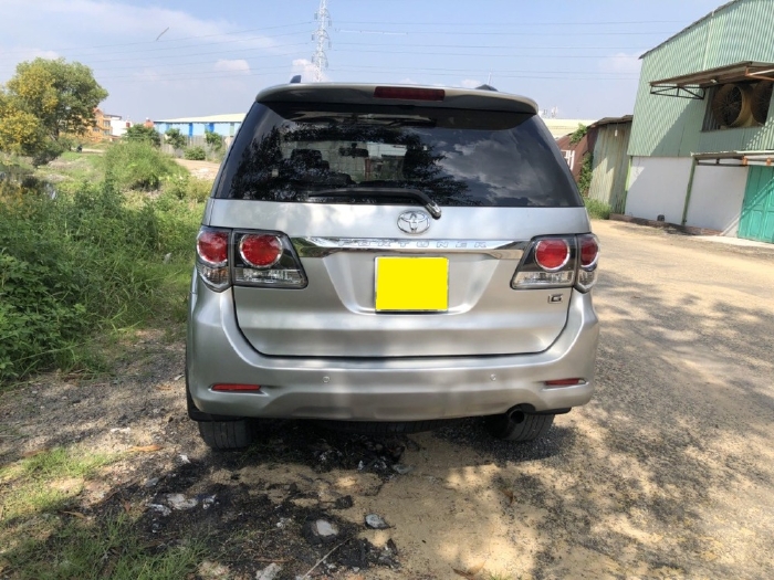 Tôi cần bán Toyota Fortuner 2016 dk 2017, số sàn, máy dầu, màu bạc
