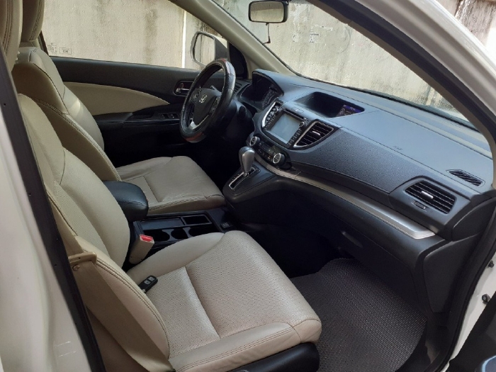Gia đình bán Honda CRV 2015 mẫu mới, số tự động 2.0, màu trắng