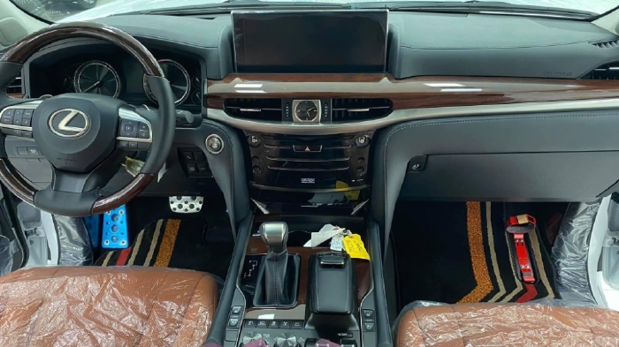 Bán Lexus Lx570 Super Sport 2021, màu trắng, nội thất nâu da bò, xe giao ngay.
