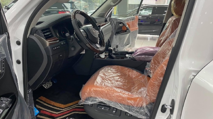 Bán Lexus Lx570 Super Sport 2021, màu trắng, nội thất nâu da bò, xe giao ngay.