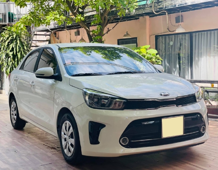 Nhà tôi đang cần bán Kia Soluto 2020 MT màu trắng