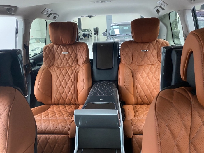 Bán xe Toyota Land Cruiser MBS 5.7 VXS 2021, bản 4 chỗ siêu VIP, xe giao ngay. LH : 0906223838