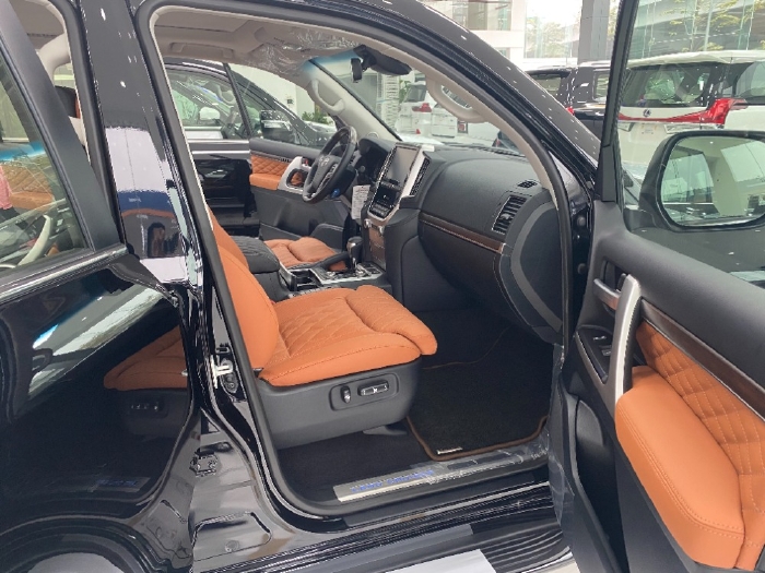 Bán xe Toyota Land Cruiser MBS 5.7 VXS 2021, bản 4 chỗ siêu VIP, xe giao ngay. LH : 0906223838