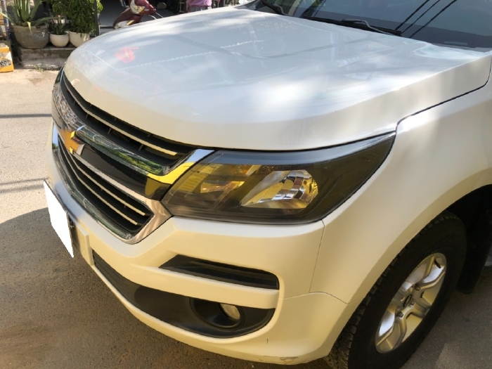 Nhà cần bán xe Chevrolet Colorado LT 2017 máy dầu, số sàn, 2 cầu điện, màu trắng nhập Thái Lan