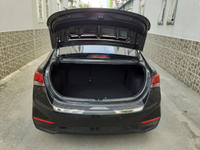 Gia đình cần bán xe Hyundai Accent 2019 đk 2020 số tự động, màu đen huyền cực mới