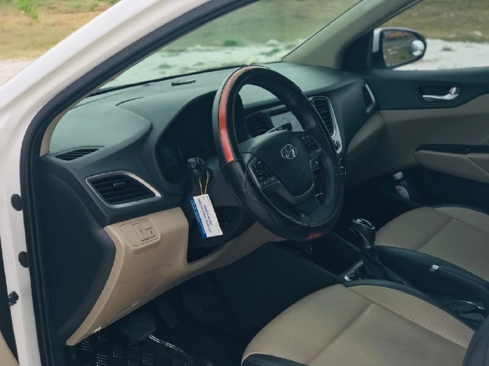 Mình cần bán Hyundai Accent 2019, tự động, bản Full cao nhất, màu trắng