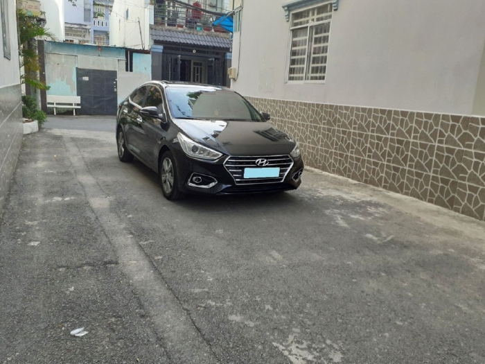 Gia đình cần bán xe Hyundai Accent 2019 đk 2020 số tự động, màu đen huyền cực mới