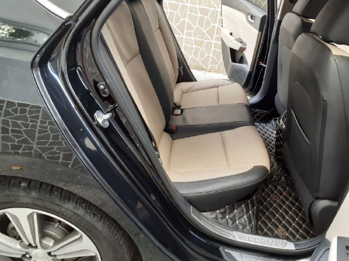 Gia đình cần bán xe Hyundai Accent 2019 đk 2020 số tự động, màu đen huyền cực mới