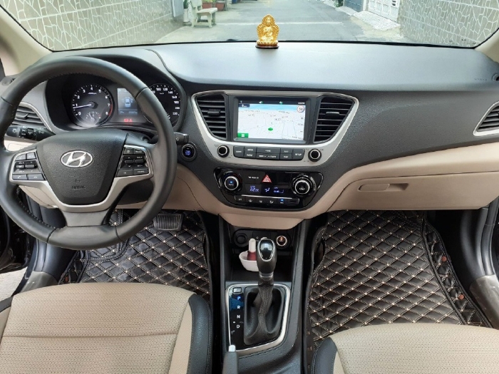 Gia đình cần bán xe Hyundai Accent 2019 đk 2020 số tự động, màu đen huyền cực mới