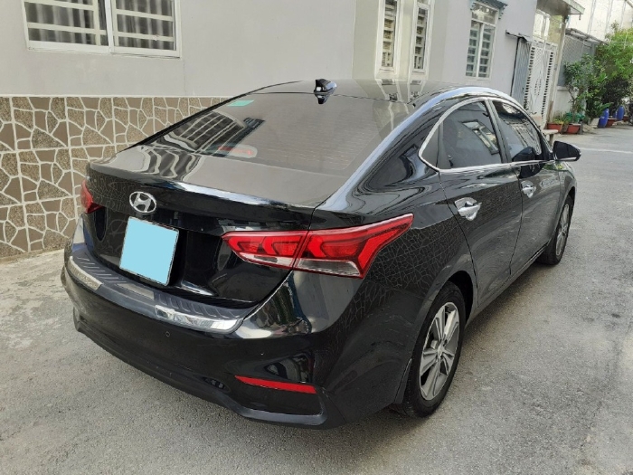 Gia đình cần bán xe Hyundai Accent 2019 đk 2020 số tự động, màu đen huyền cực mới