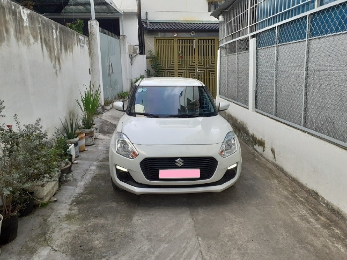 Kẹt tiền buôn bán, bán lại Suzuki Swift 2020 AT,màu Trắng, nhập Thái