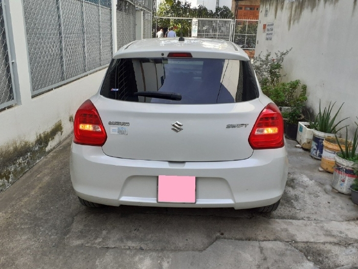 Kẹt tiền buôn bán, bán lại Suzuki Swift 2020 AT,màu Trắng, nhập Thái