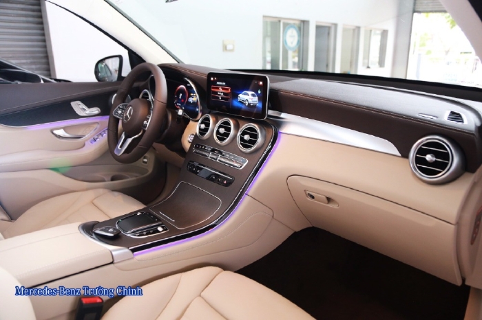 Mercedes GLC300 2021 giao ngay - ưu đãi tốt, giá Mercedes GLC300, giá GLC300 2021, giá xe Mercedes GLC300 2021 chính hãng