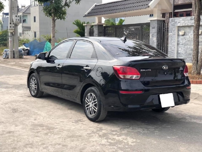Mình cần bán Kia soluto 2020, số sàn, màu đen
