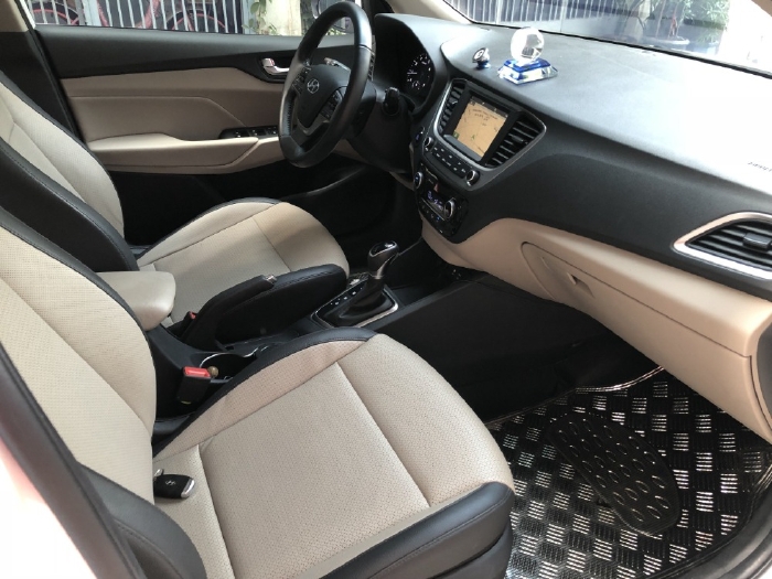 Gia đình cần bán xe Hyundai Accent 2019 số tự động, bản full đặc biệt