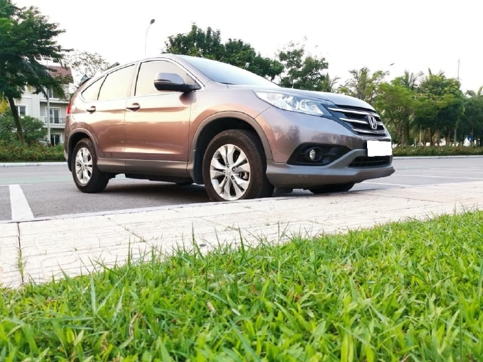 Gia đình cần bán Honda CRV 2013 AT, màu xám hồng
