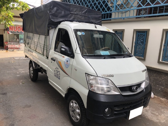 Gia đình cần bán xe Tải Thaco Towner 2017,  số sàn, máy xăng, màu trắng còn mới tinh