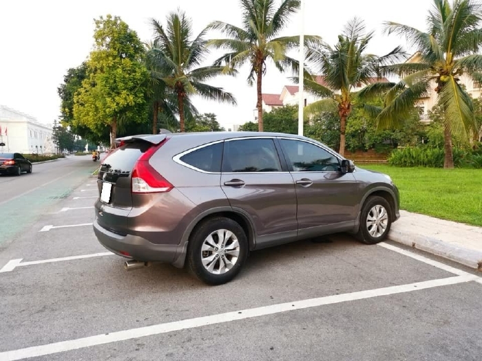 Gia đình cần bán Honda CRV 2013 AT, màu xám hồng