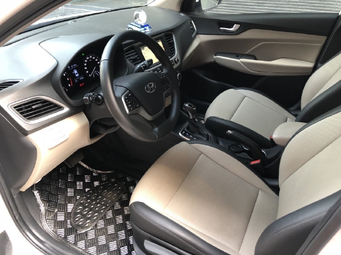 Gia đình cần bán xe Hyundai Accent 2019 số tự động, bản full đặc biệt