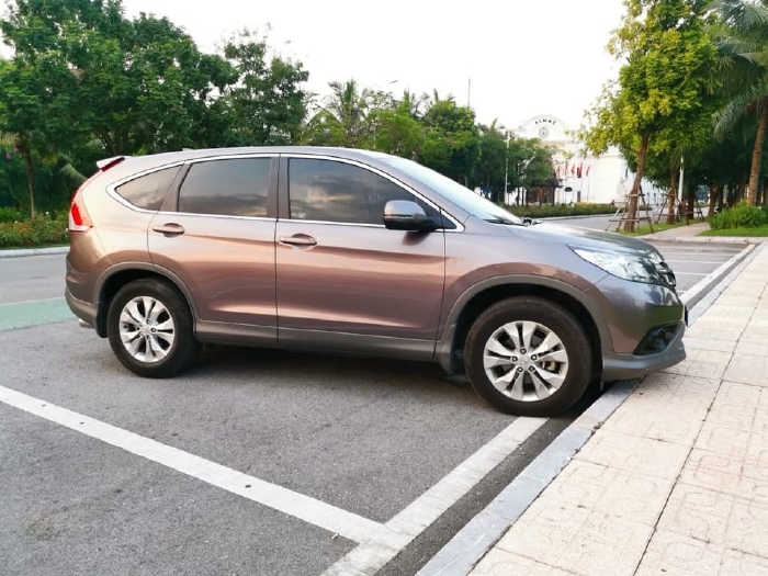 Gia đình cần bán Honda CRV 2013 AT, màu xám hồng