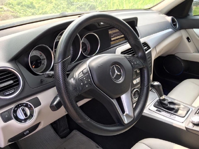 Gia đình cần bán Mercedes C200 2012, số tự động, màu xám