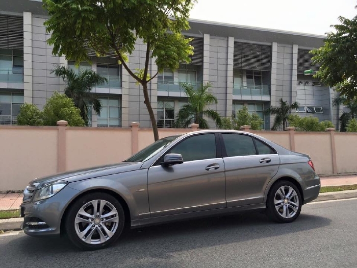 Gia đình cần bán Mercedes C200 2012, số tự động, màu xám