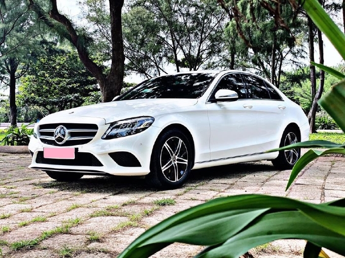 Lên đời xe nên cần bán lại C180 2019 số tự động, màu trắng