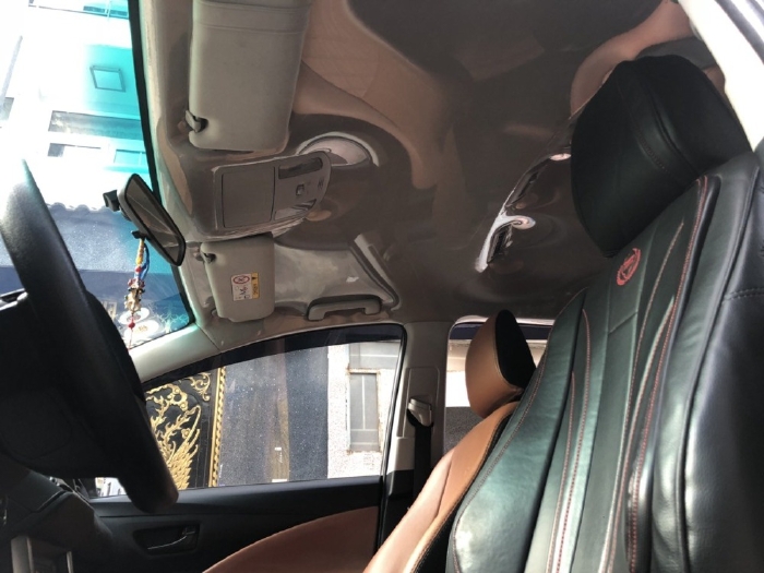 Gia đình cần bán xe Toyota Innova 2017 số sàn, màu bạc, còn mới tinh